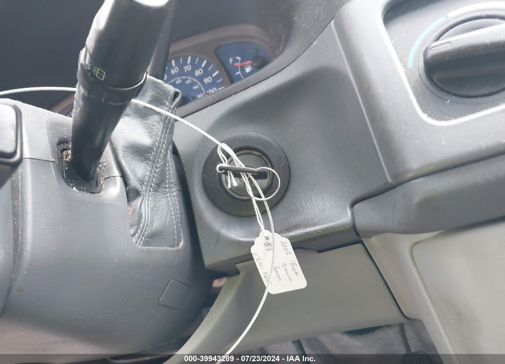 2002 TOYOTA SIENNA VIN: 4T3ZF13C82U438667