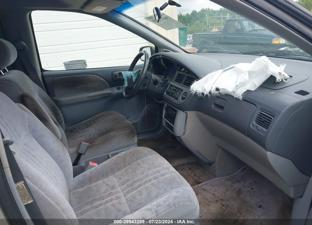 2002 TOYOTA SIENNA VIN: 4T3ZF13C82U438667