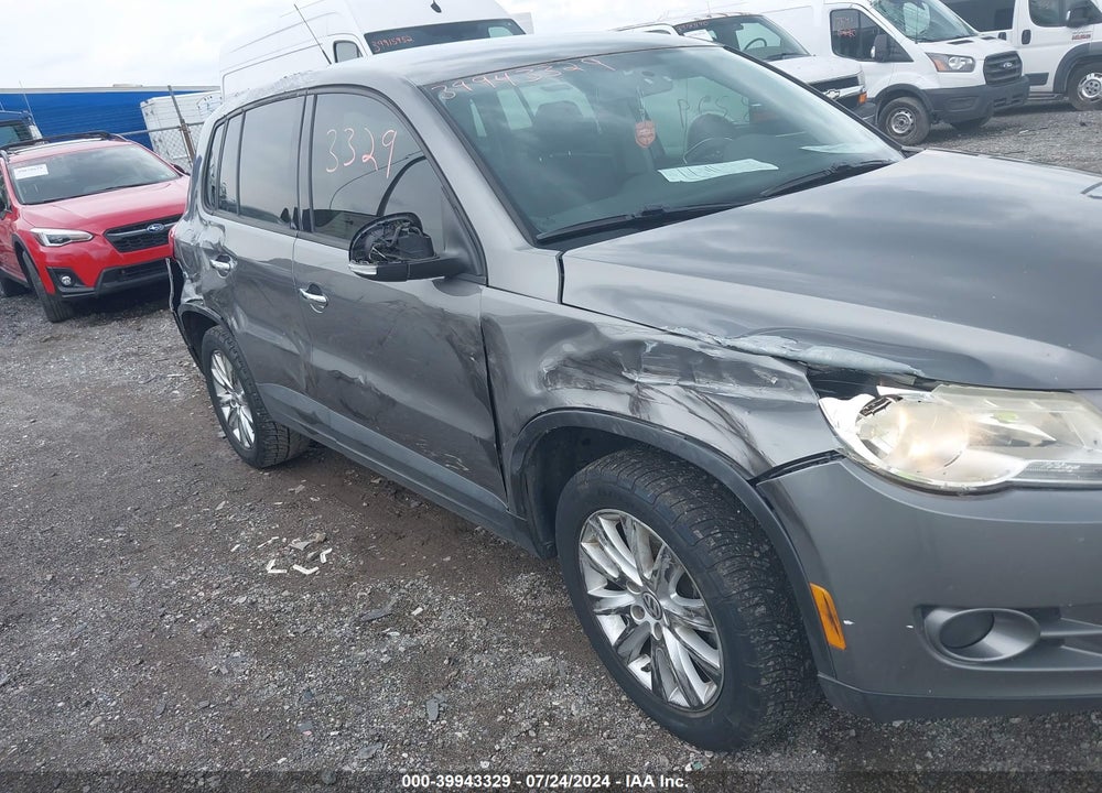 2010 VOLKSWAGEN TIGUAN S VIN: WVGAV7AX0AW518789