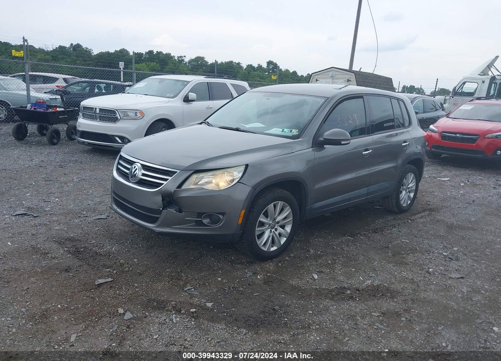 2010 VOLKSWAGEN TIGUAN S VIN: WVGAV7AX0AW518789