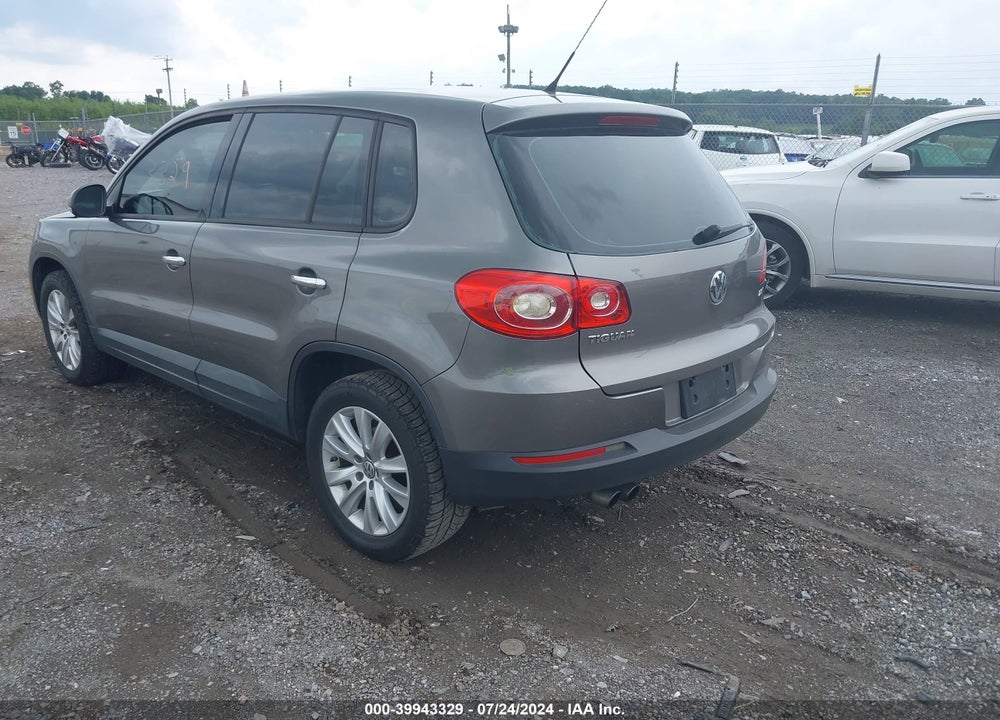 2010 VOLKSWAGEN TIGUAN S VIN: WVGAV7AX0AW518789