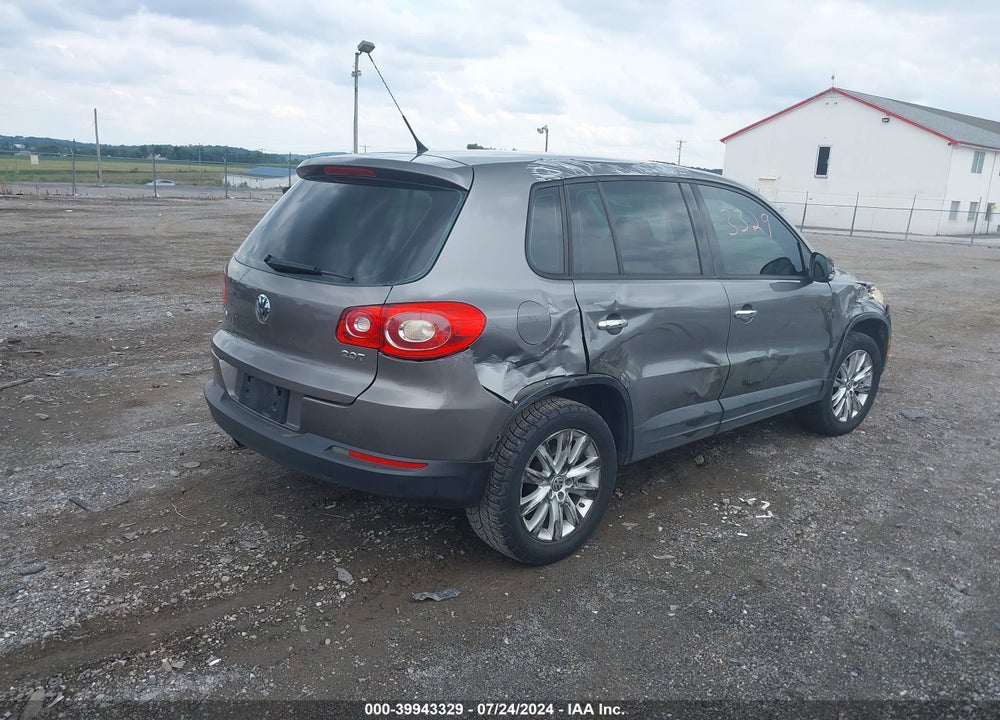 2010 VOLKSWAGEN TIGUAN S VIN: WVGAV7AX0AW518789