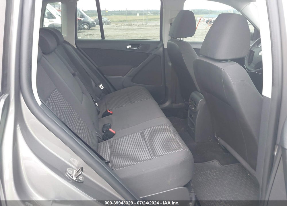 2010 VOLKSWAGEN TIGUAN S VIN: WVGAV7AX0AW518789