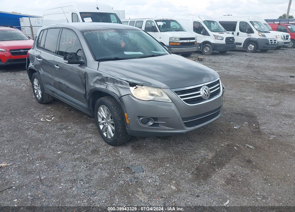2010 VOLKSWAGEN TIGUAN S VIN: WVGAV7AX0AW518789