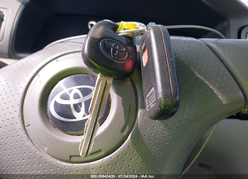 2008 TOYOTA COROLLA LE VIN: 1NXBR32E58Z950556