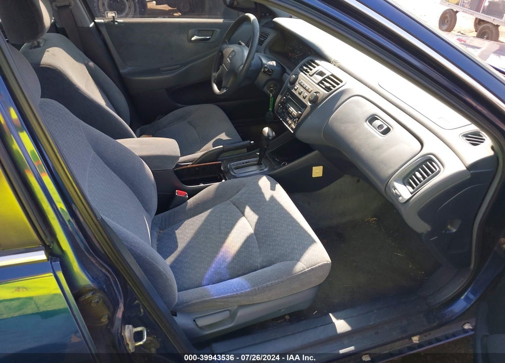 2002 HONDA ACCORD 2.3 VP VIN: 1HGCF86652A173971