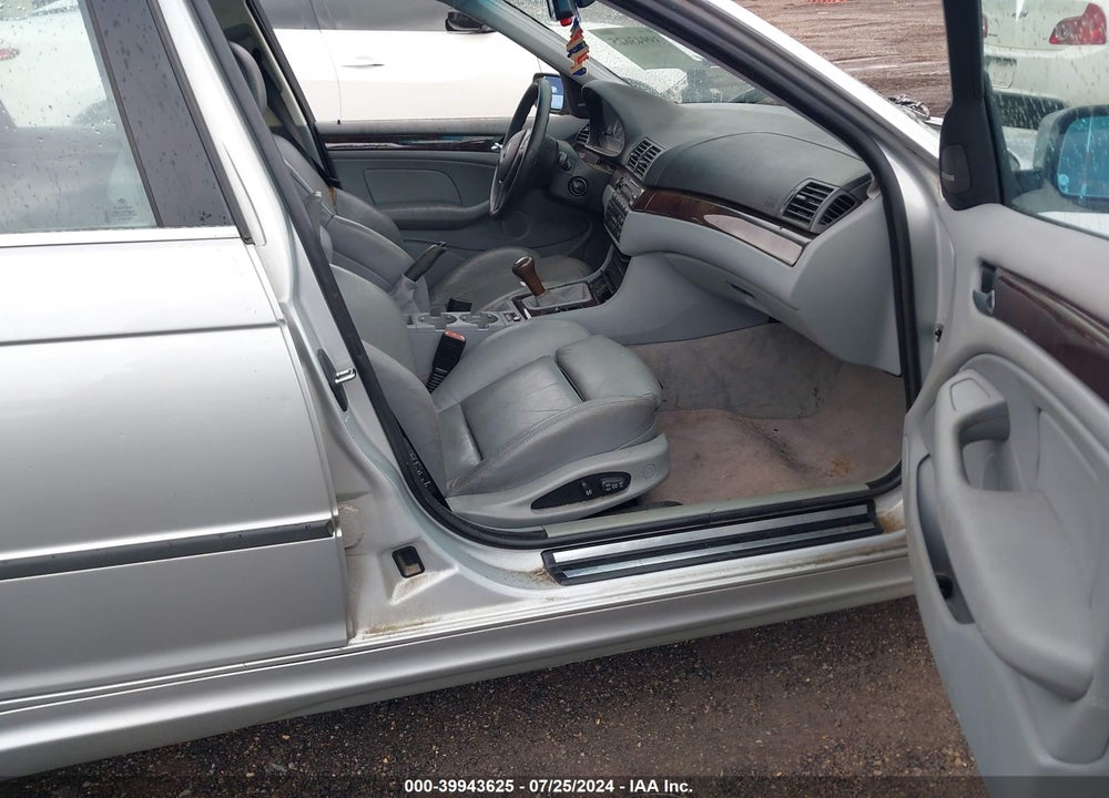 2005 BMW 330I VIN: WBAEV53435KM08813