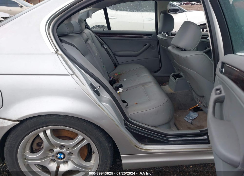 2005 BMW 330I VIN: WBAEV53435KM08813