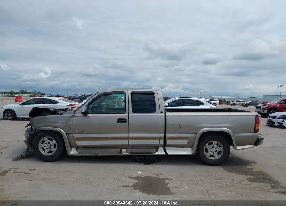 2001 CHEVROLET SILVERADO 1500 LS VIN: 2GCEC19T811359960