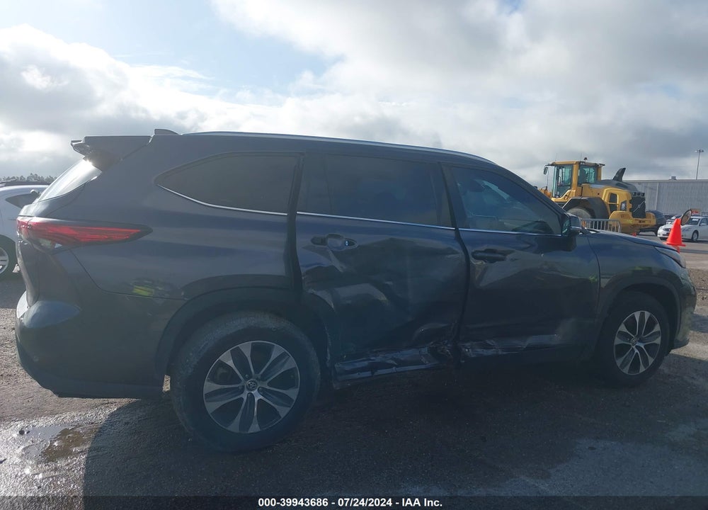 2021 TOYOTA HIGHLANDER XLE VIN: 5TDGZRAH1MS047182
