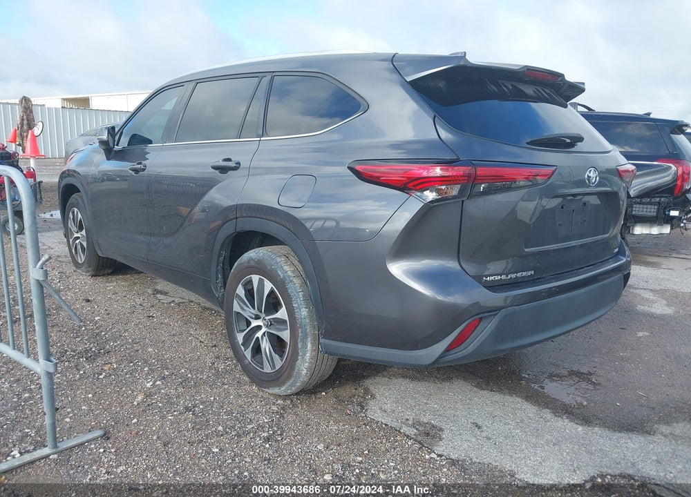 2021 TOYOTA HIGHLANDER XLE VIN: 5TDGZRAH1MS047182