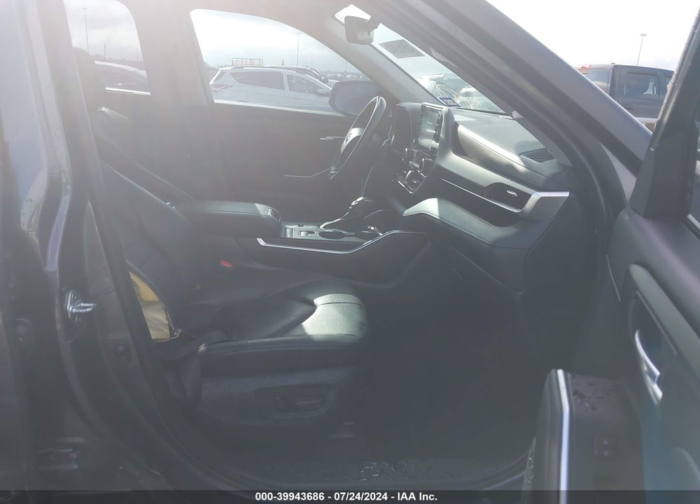 2021 TOYOTA HIGHLANDER XLE VIN: 5TDGZRAH1MS047182