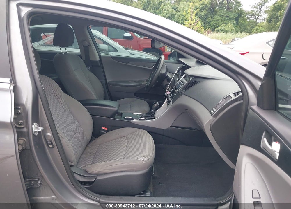 2011 HYUNDAI SONATA VIN: 5NPEB4AC6BH240613