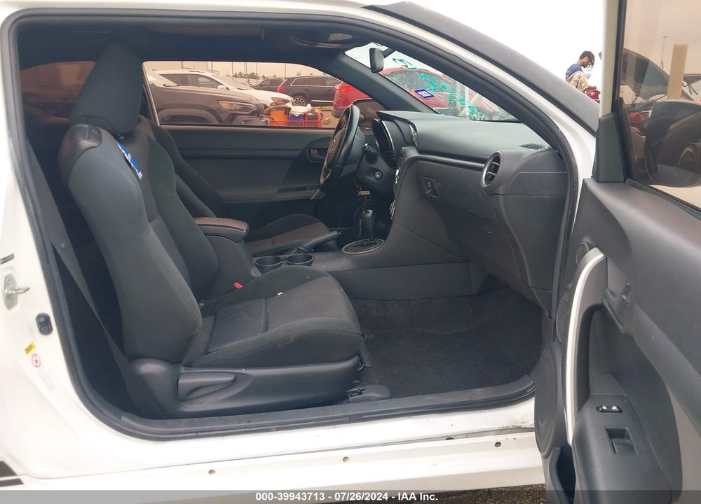 2011 SCION TC VIN: JTKJF5C71B3011107