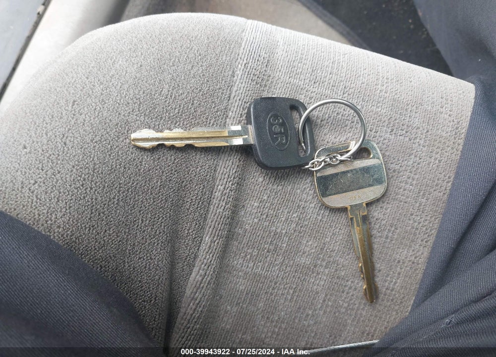 2003 TOYOTA COROLLA CE VIN: 2T1BR32E93C079994