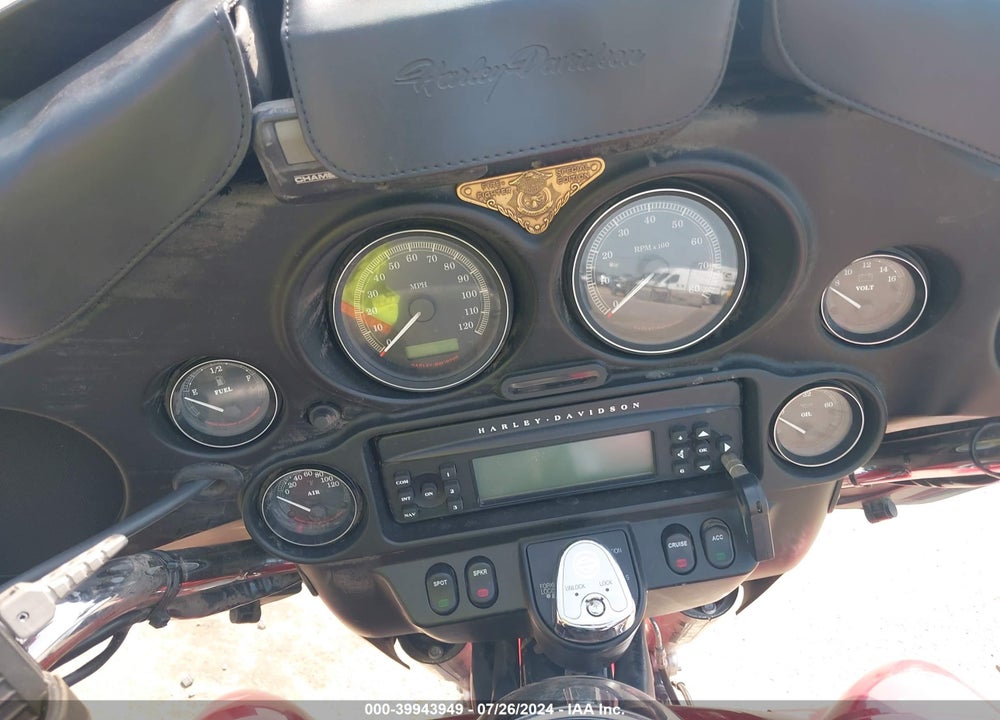 2011 HARLEY-DAVIDSON FLHTCU SHRINE VIN: 1HD1FL417BB663174