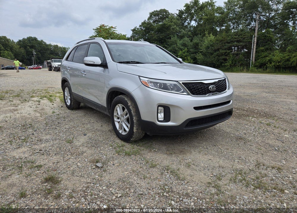 2015 KIA SORENTO LX VIN: 5XYKT3A60FG630141