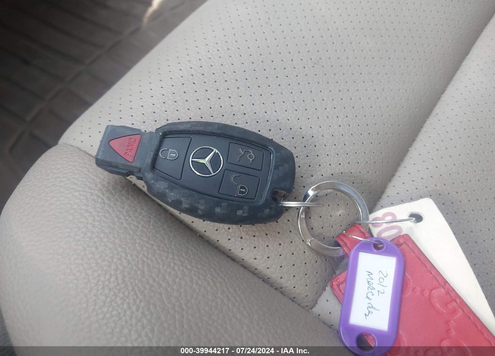 2012 MERCEDES-BENZ C 300 VIN: WDDGF8BB6CR230075