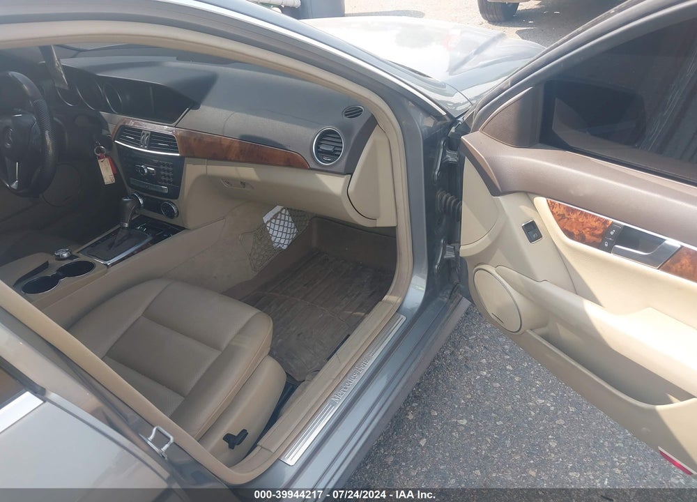 2012 MERCEDES-BENZ C 300 VIN: WDDGF8BB6CR230075