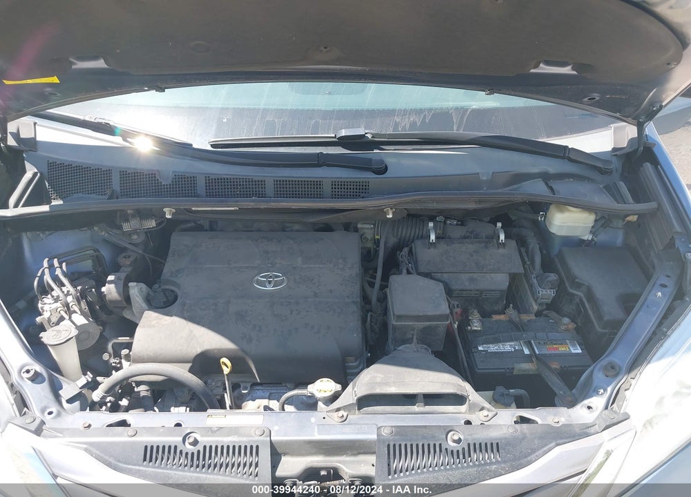 2015 TOYOTA SIENNA XLE 8 PASSENGER VIN: 5TDYK3DC6FS650475