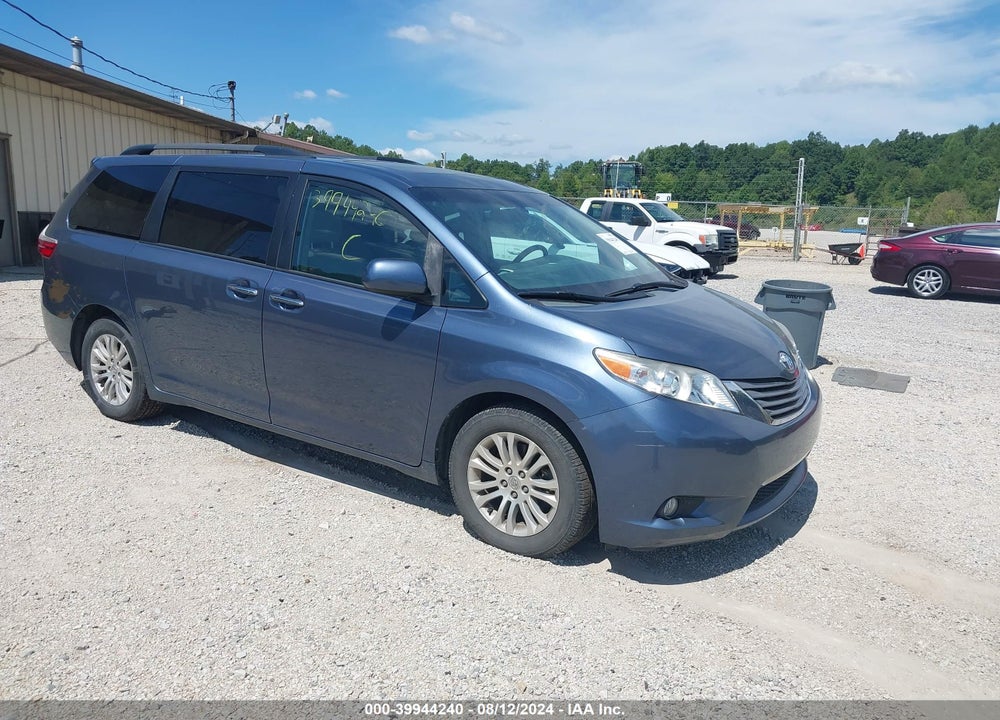 2015 TOYOTA SIENNA XLE 8 PASSENGER VIN: 5TDYK3DC6FS650475