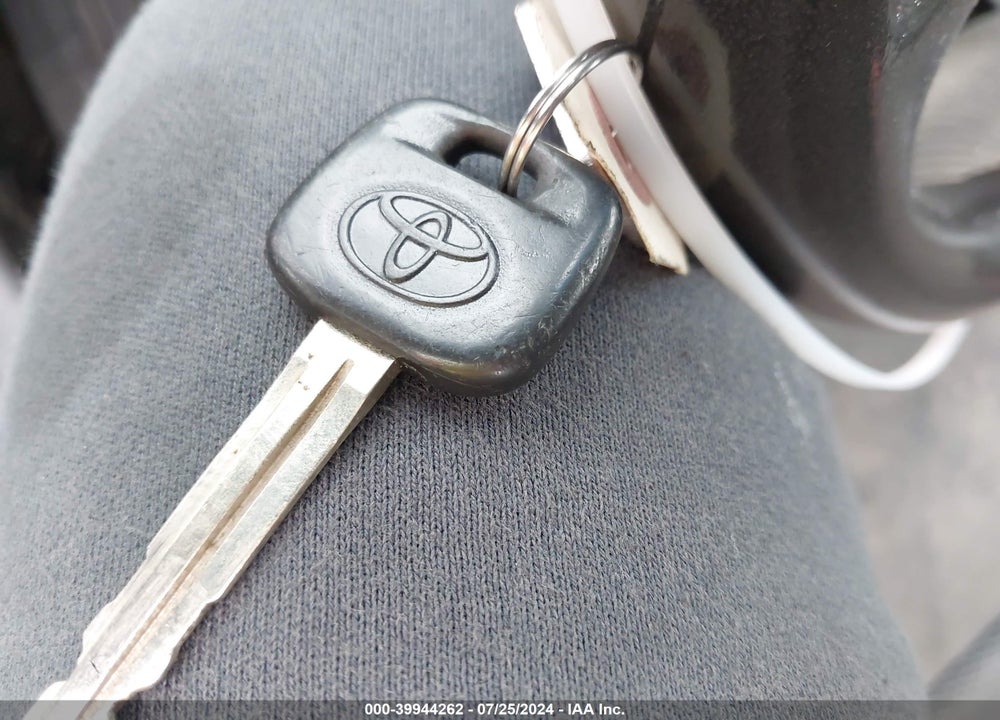2012 TOYOTA YARIS VIN: JTDBT4K3XCL017048