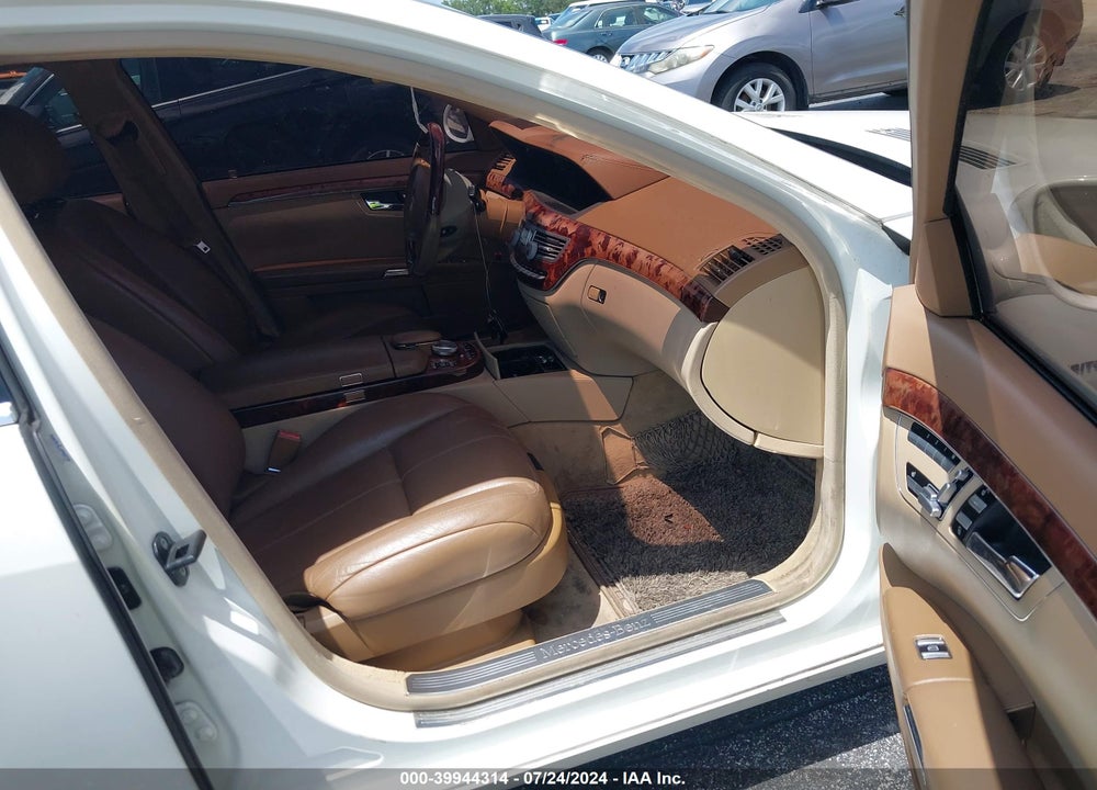 2007 MERCEDES-BENZ S 550 VIN: WDDNG71X17A060756