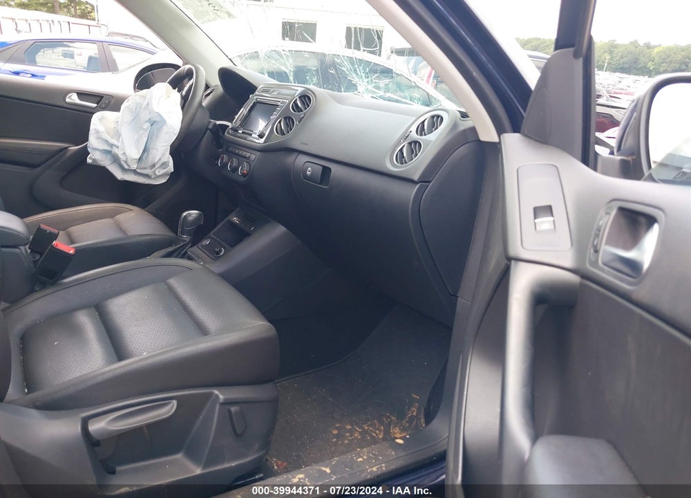 2016 VOLKSWAGEN TIGUAN SE VIN: WVGAV7AX1GW571705