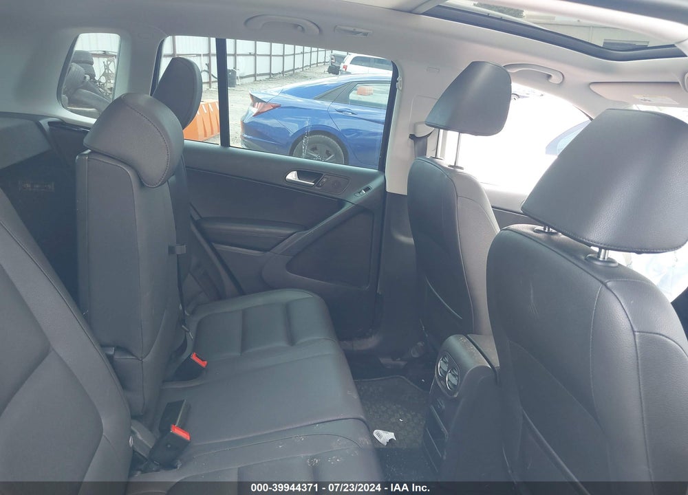 2016 VOLKSWAGEN TIGUAN SE VIN: WVGAV7AX1GW571705