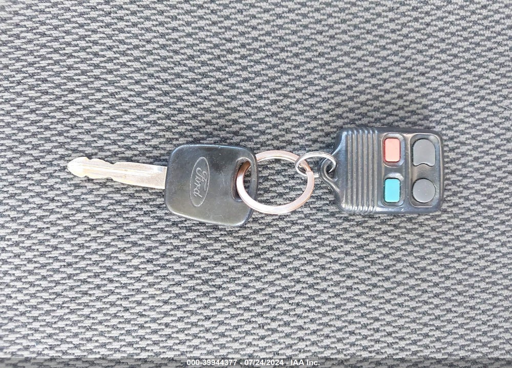 2004 FORD FOCUS SE VIN: 1FAFP36Z44W129283