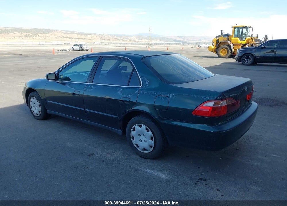 1998 HONDA ACCORD LX VIN: 1HGCG5647WA188259