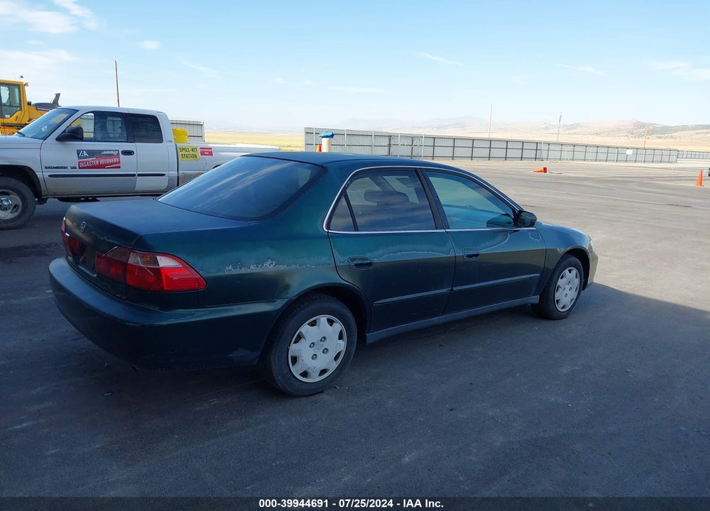 1998 HONDA ACCORD LX VIN: 1HGCG5647WA188259