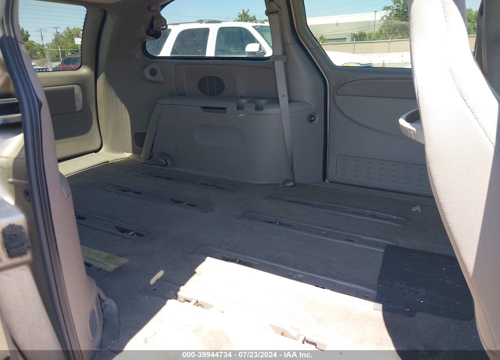 2002 CHRYSLER TOWN & COUNTRY LX VIN: 2C4GP44312R512865