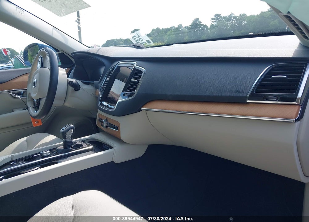 2022 VOLVO XC90 T6 MOMENTUM 7 PASSENGER VIN: YV4A22PK1N1828817