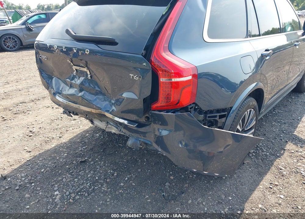 2022 VOLVO XC90 T6 MOMENTUM 7 PASSENGER VIN: YV4A22PK1N1828817