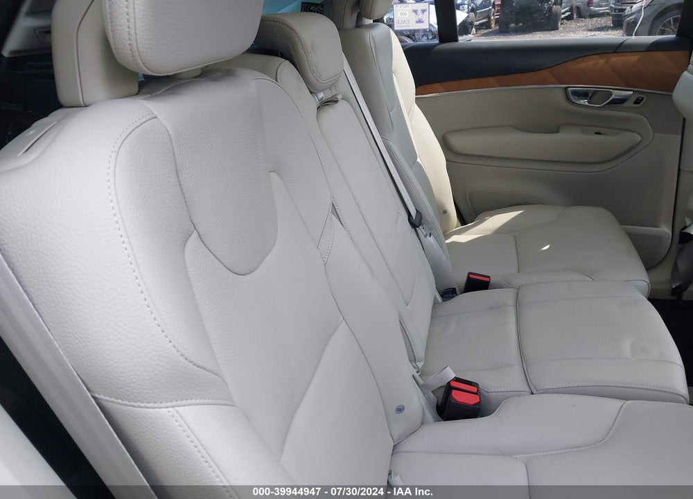 2022 VOLVO XC90 T6 MOMENTUM 7 PASSENGER VIN: YV4A22PK1N1828817
