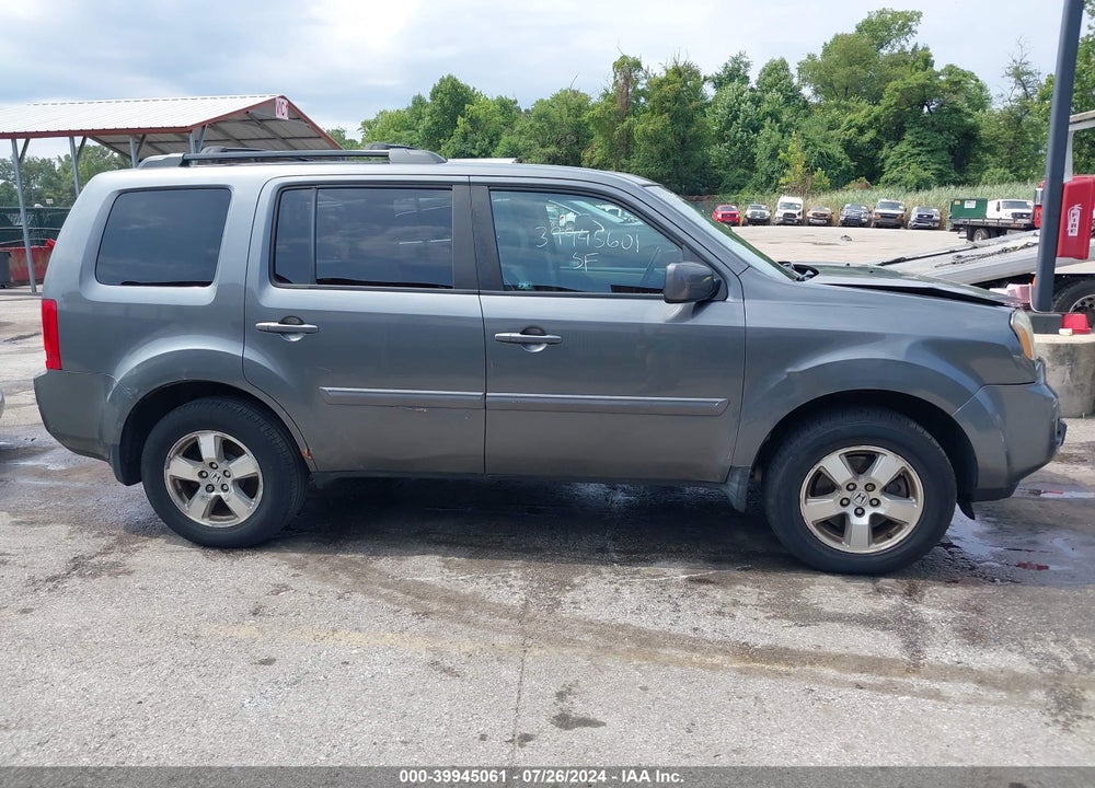 2011 HONDA PILOT EX-L VIN: 5FNYF4H50BB018866