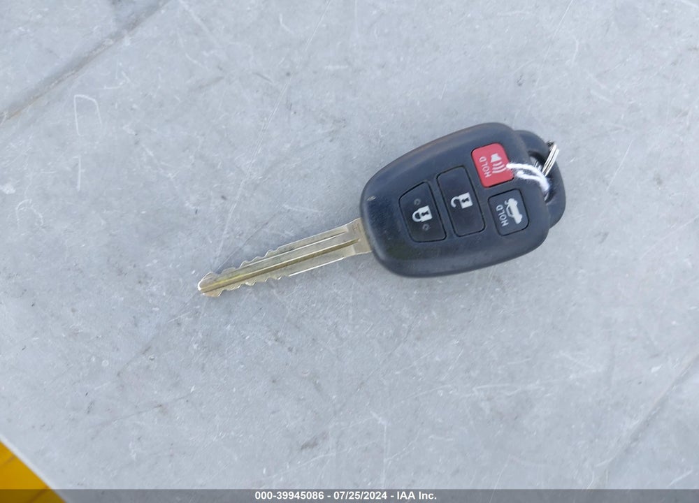 2019 TOYOTA COROLLA LE VIN: 2T1BURHE0KC127986
