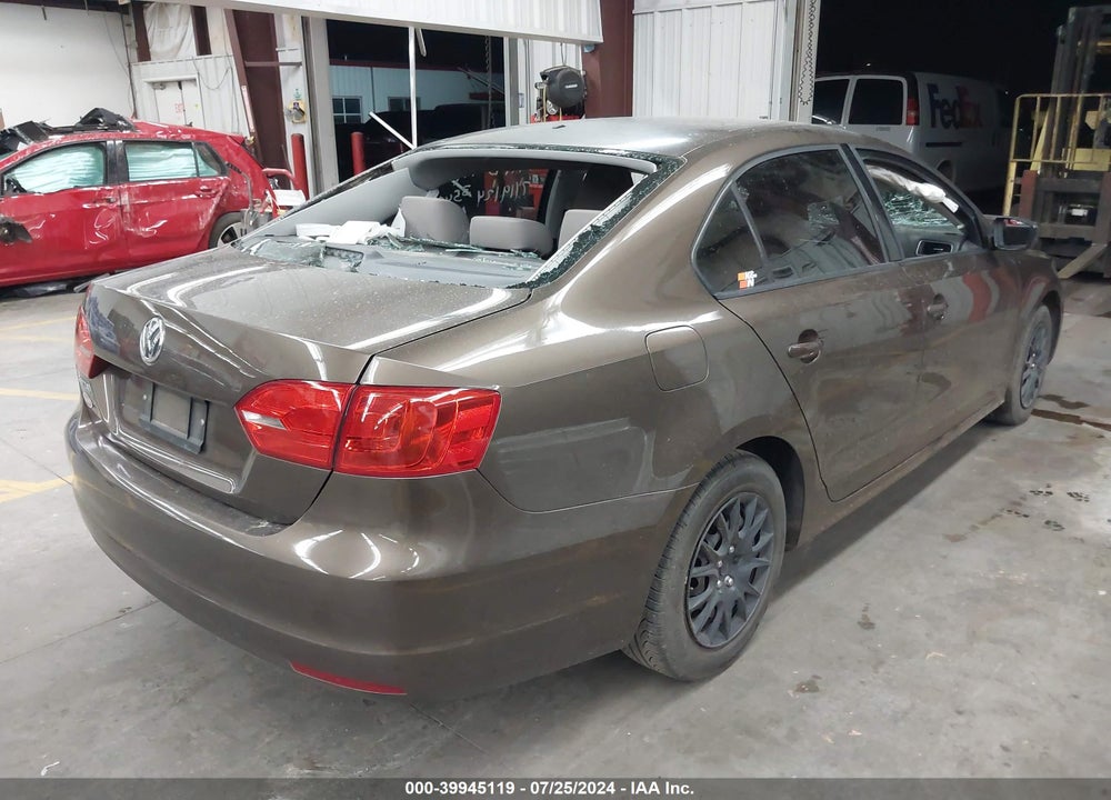 2014 VOLKSWAGEN JETTA 2.0L S VIN: 3VW2K7AJ1EM243546