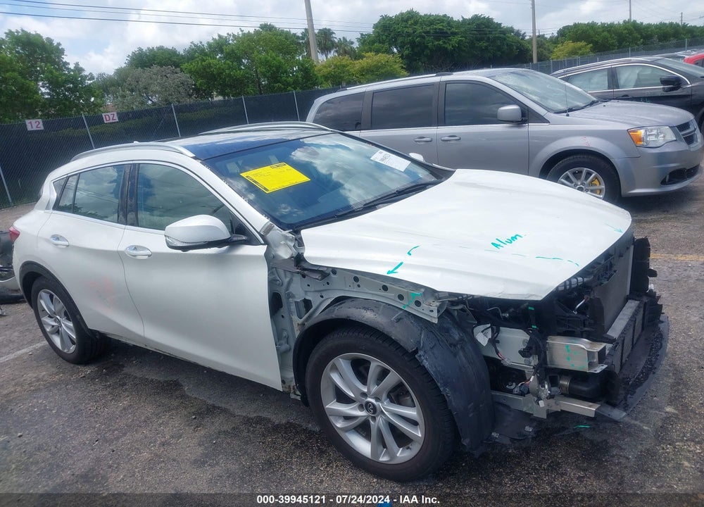 2019 INFINITI QX30 LUXE VIN: SJKCH5CP2KA010633