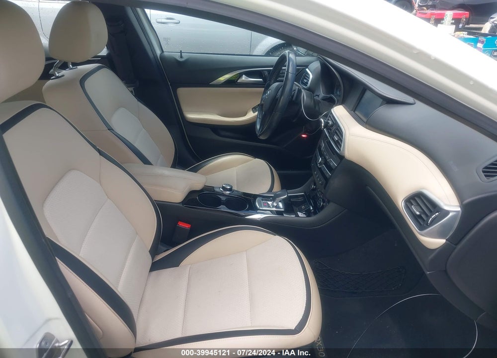 2019 INFINITI QX30 LUXE VIN: SJKCH5CP2KA010633