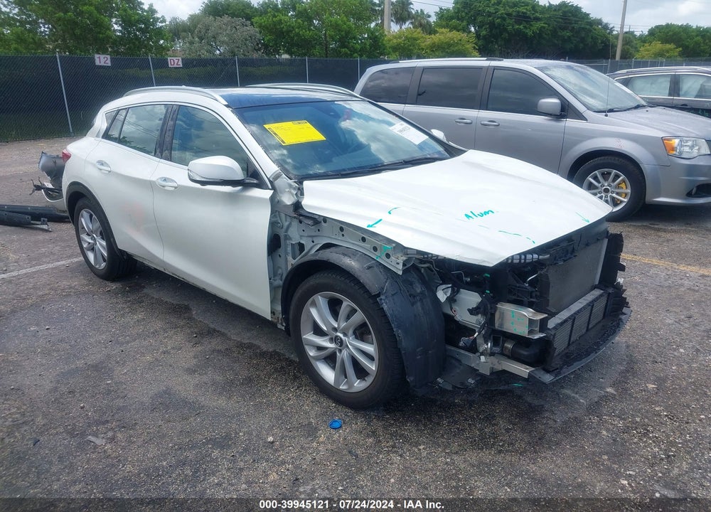 2019 INFINITI QX30 LUXE VIN: SJKCH5CP2KA010633