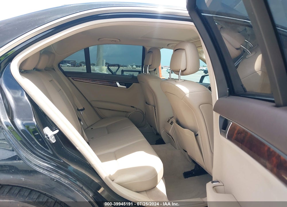2013 MERCEDES-BENZ C 300 LUXURY 4MATIC/SPORT 4MATIC VIN: WDDGF8AB0DR247361