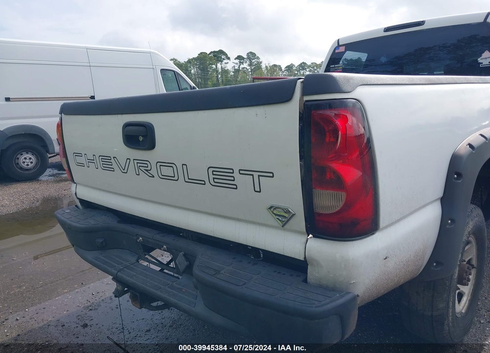 2005 CHEVROLET SILVERADO 2500HD LS VIN: 1GCHC23215F885977