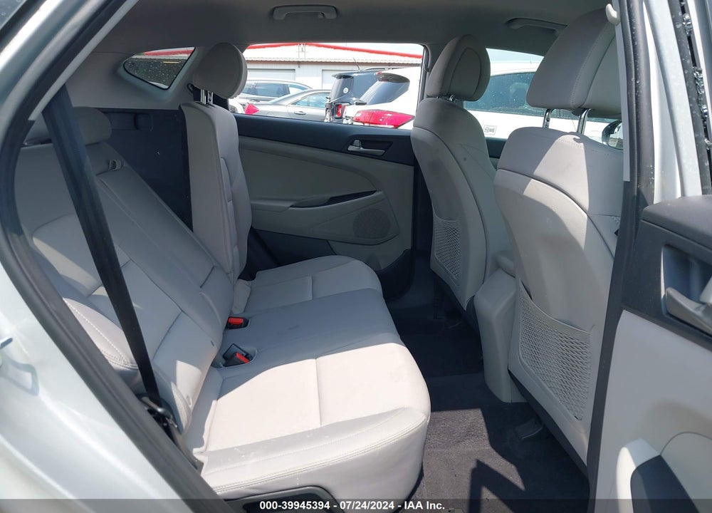 2018 HYUNDAI TUCSON VIN: KM8J2CA40JU828301