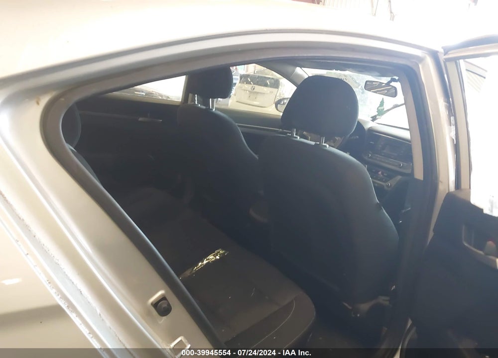 2018 HYUNDAI ELANTRA SE VIN: 5NPD74LF8JH351344