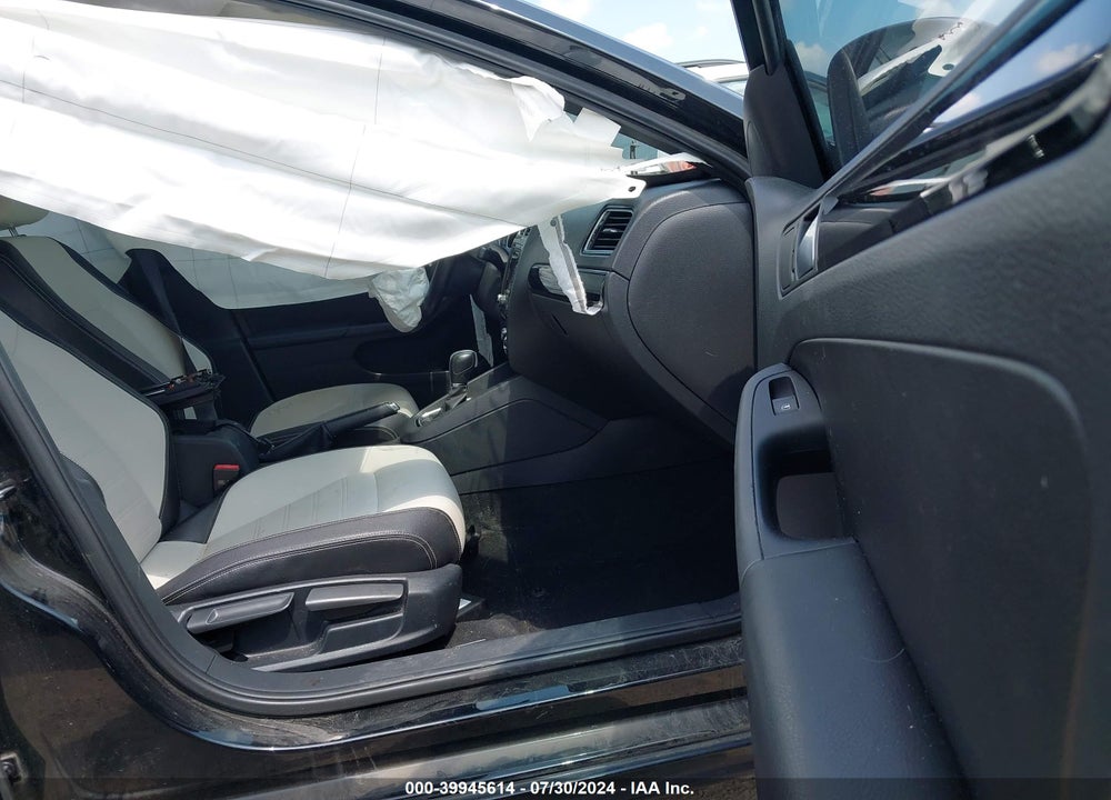 2015 VOLKSWAGEN JETTA 1.8T SPORT VIN: 3VWD17AJ5FM215035