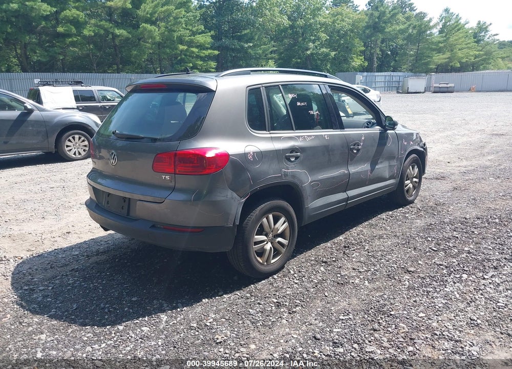 2016 VOLKSWAGEN TIGUAN S VIN: WVGBV7AX2GW577954