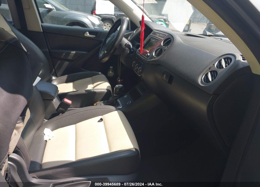 2016 VOLKSWAGEN TIGUAN S VIN: WVGBV7AX2GW577954