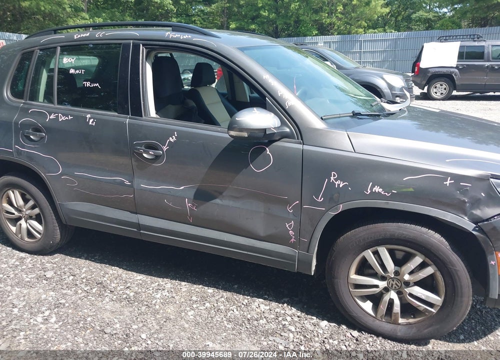 2016 VOLKSWAGEN TIGUAN S VIN: WVGBV7AX2GW577954